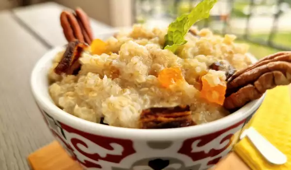 Quinoa and Dates Porridge