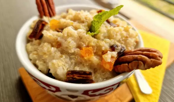 Quinoa and Dates Porridge