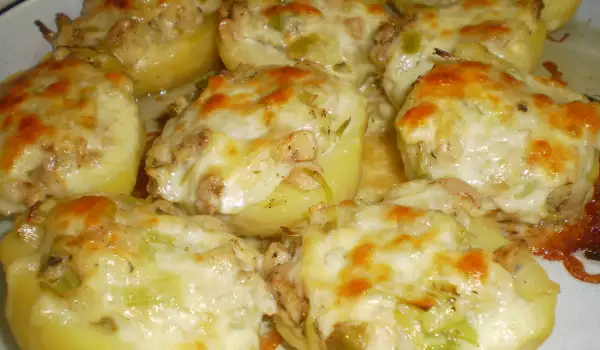 Baked Potatoes with a Leek and Mushroom Filling