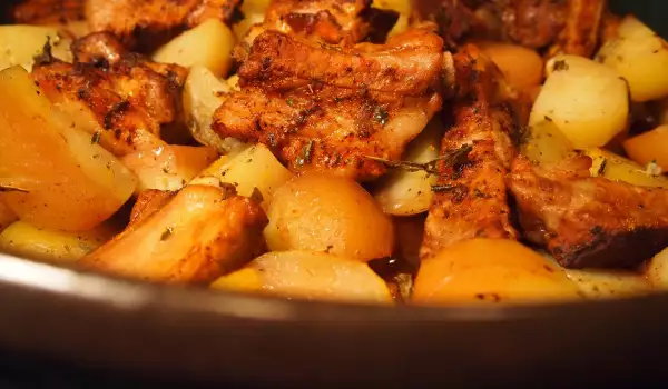 Mouth-Watering Pork Ribs with Potatoes