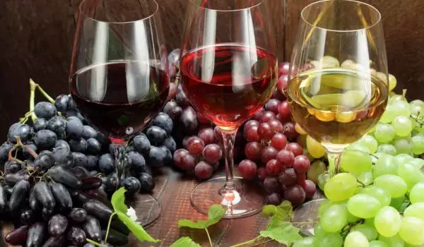 What Herbs are Added in Wine?