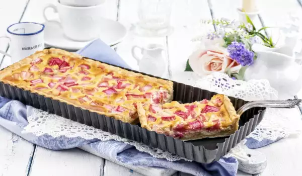 Tart with Rhubarb and Cottage Cheese