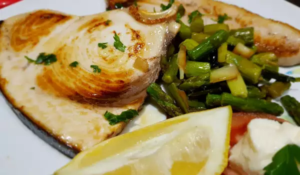 Swordfish with Fresh Garlic and Asparagus