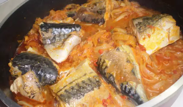 Stewed Mackerel with Onions and Carrots