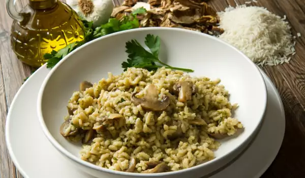 Chinese Rice with Mushrooms and Olives
