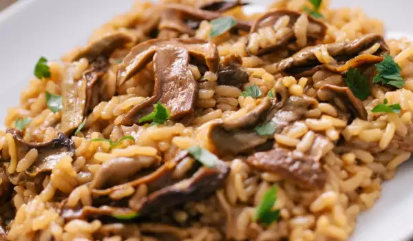 Oven-Baked Rice with Oyster Mushrooms