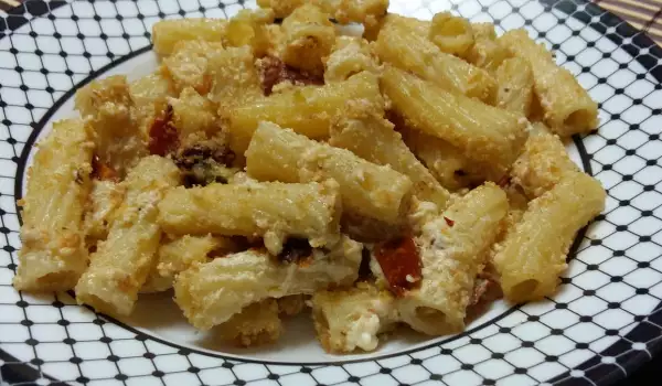 Rigatoni with Dried Tomatoes and Goat Cheese