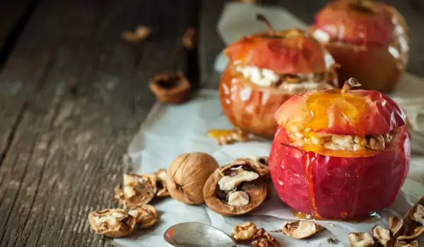 Baked red apples