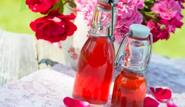 Rose Water - What is it Good for and How to Use it