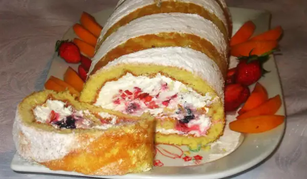 Sponge Cake Roll with Summer Fruits