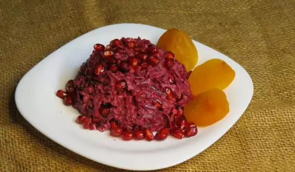 Beets and Pomegranate Salad