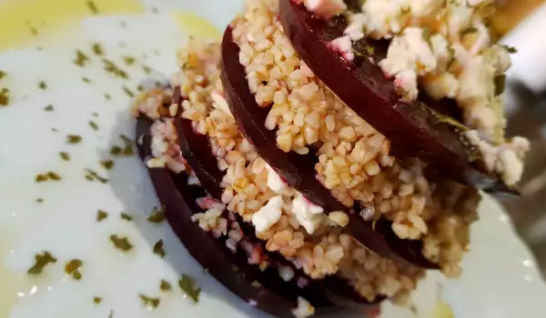 Bulgur Salad with Beetroot and Cheese