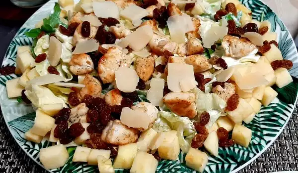 Iceberg Salad with Chicken and Apple