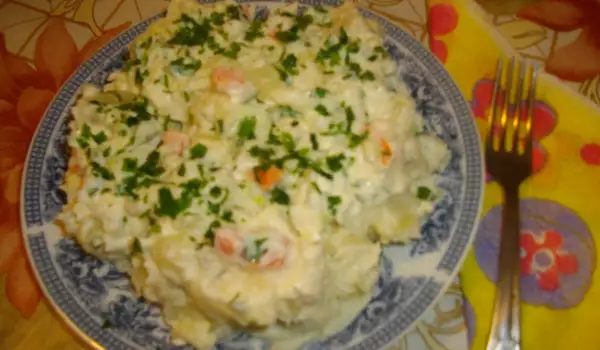 Potato Salad with Mayonnaise and Garlic