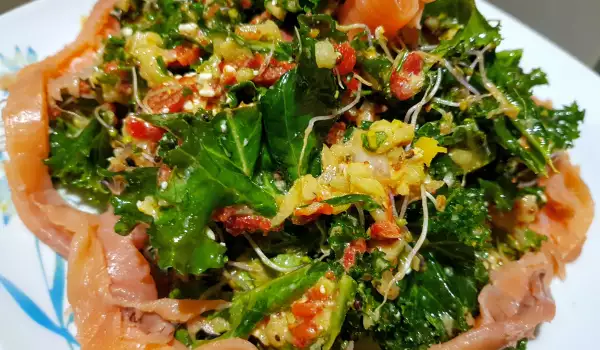 Green Salad with Kale and Salmon