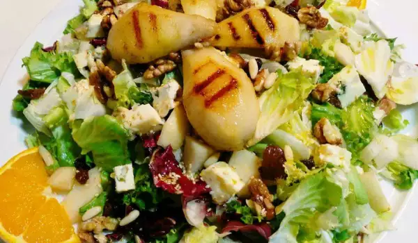 Salad with Caramelized Pears and Blue Cheese