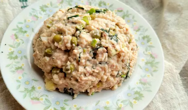Salad with Arabic Couscous and Tuna