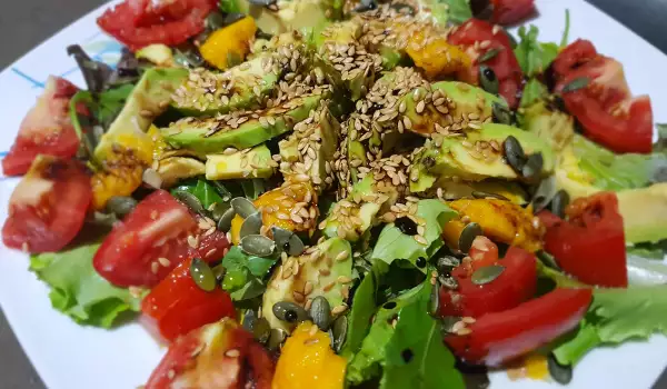Green Salad with Mango and Flaxseed