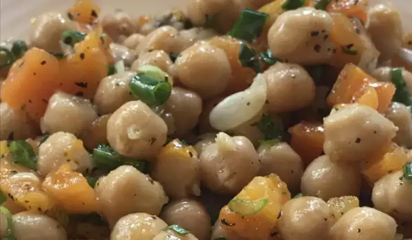 Healthy Salad with Chickpeas
