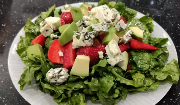 Spinach Salad with Strawberries and Blue Cheese