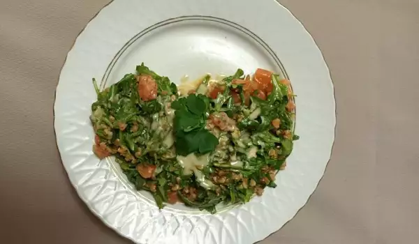 Healthy Salad with Arugula and Einkorn