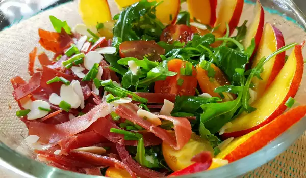 Special Salad with Arugula and Nectarines