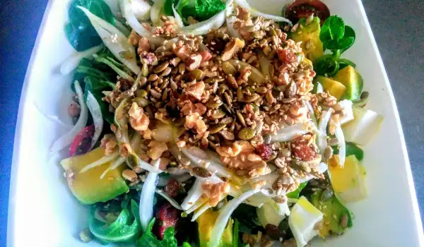 Salad with Seeds and Nuts