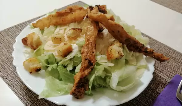 Caesar Salad with Chicken Pieces