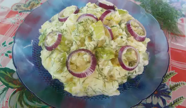 Salad with Potatoes, Zucchini and Red Onions