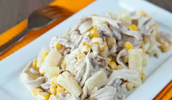 Salad with Chicken, Corn and Pineapple
