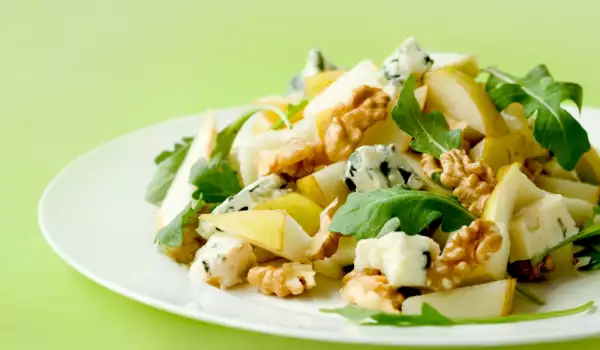 Salad with pears