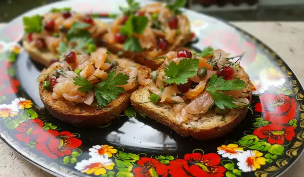 Smoked Salmon with Pomegranate and Capers
