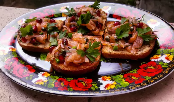 Smoked Salmon with Pomegranate and Capers