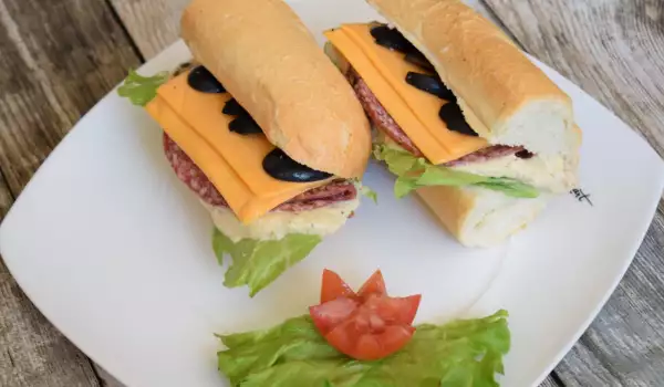 Cold Sandwiches with Cream Cheese and Sausage