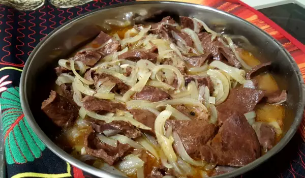 Pig Hearts with Onions and Red Wine