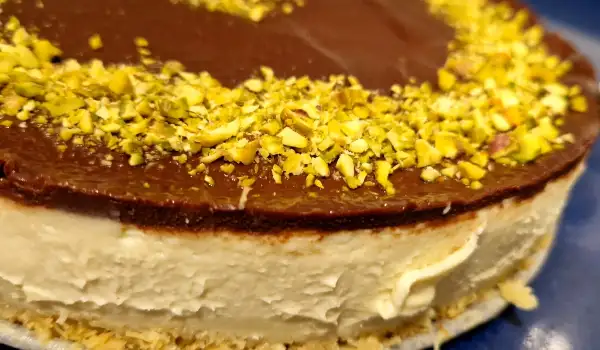 Cheesecake with Mascarpone and Pistachios