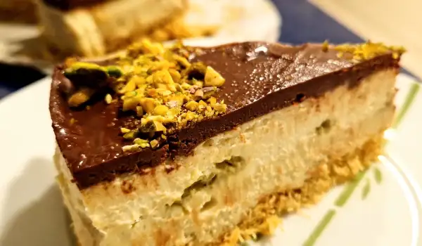 Cheesecake with Mascarpone and Pistachios