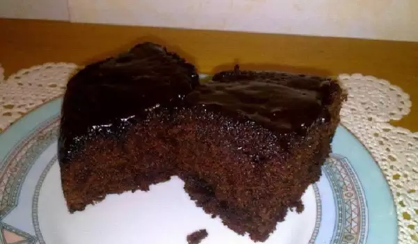 Retro Chocolate Cake with Topping