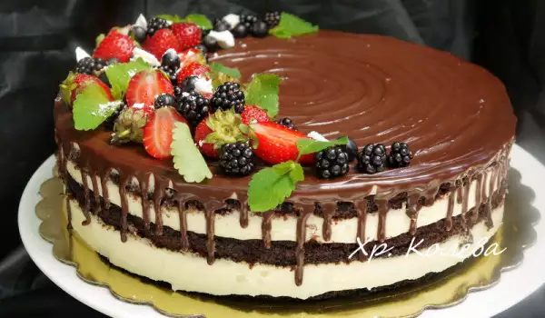 Chocolate Cake with Strawberries and Mascarpone
