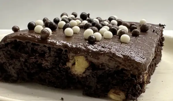 Cocoa Cake with Bananas and Chocolate