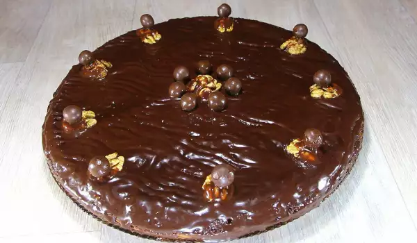 Syrupy Cake with Chocolate Glaze