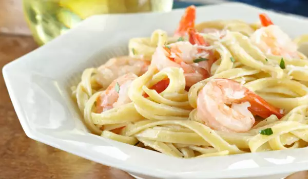 Fettuccine with Shrimp, Capers and Oregano