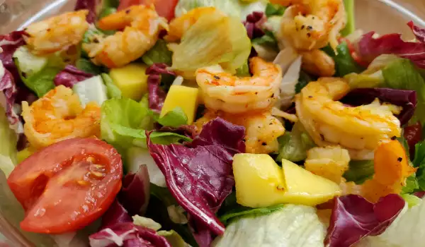 Exotic Salad with Shrimp and Honey Dressing