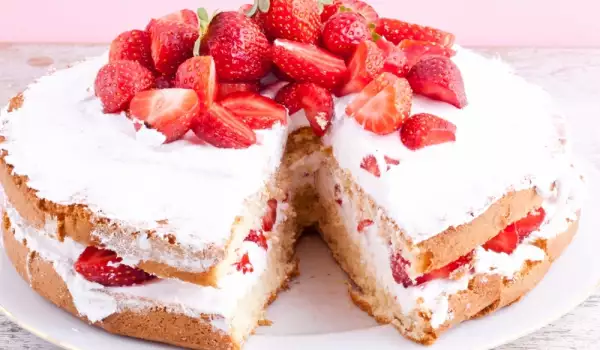 Poppy Cake with Strawberries