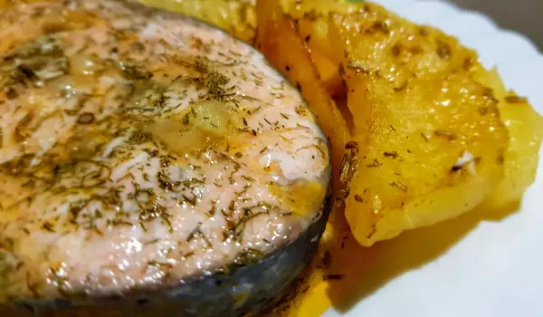 Baked Salmon with Oven-Baked Potatoes