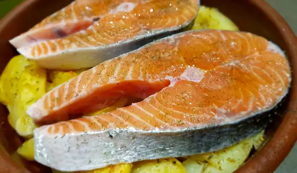 Baked Salmon with Oven-Baked Potatoes