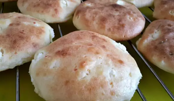 Quick Feta Cheese Buns without Kneading
