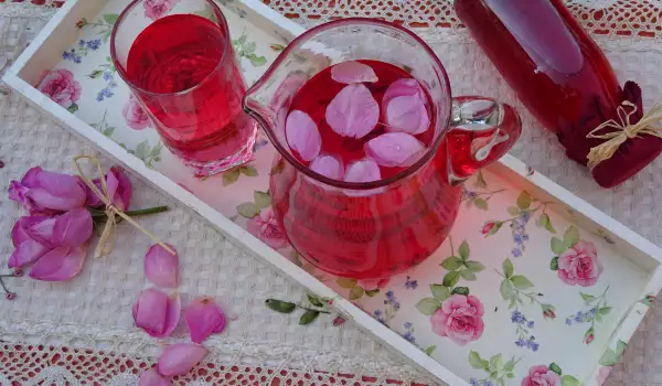 Rose Syrup According to an Authentic Recipe
