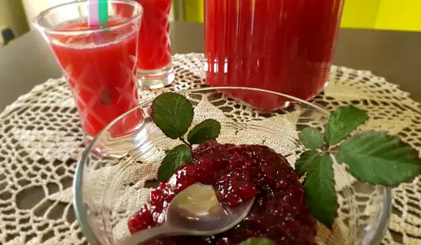 Raspberry Syrup and Jam by an Old Recipe