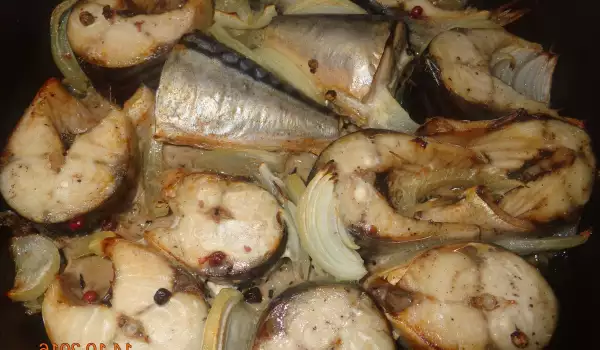 Oven-Baked Mackerel with Onions